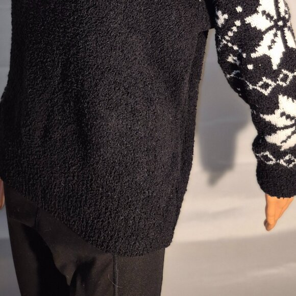 TIME AND TRU stylish sweater, black and white snowflake design in size Large - Picture 14 of 16